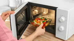 Jeder sollte wissen, welche Lebensmittel man nicht in der Mikrowelle aufwärmen sollte – und warum